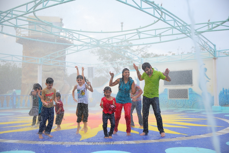 Rain dance fun at Cham Chama Cham in Fundustan, Ramoji Film City – one of the best places to visit in Hyderabad.
